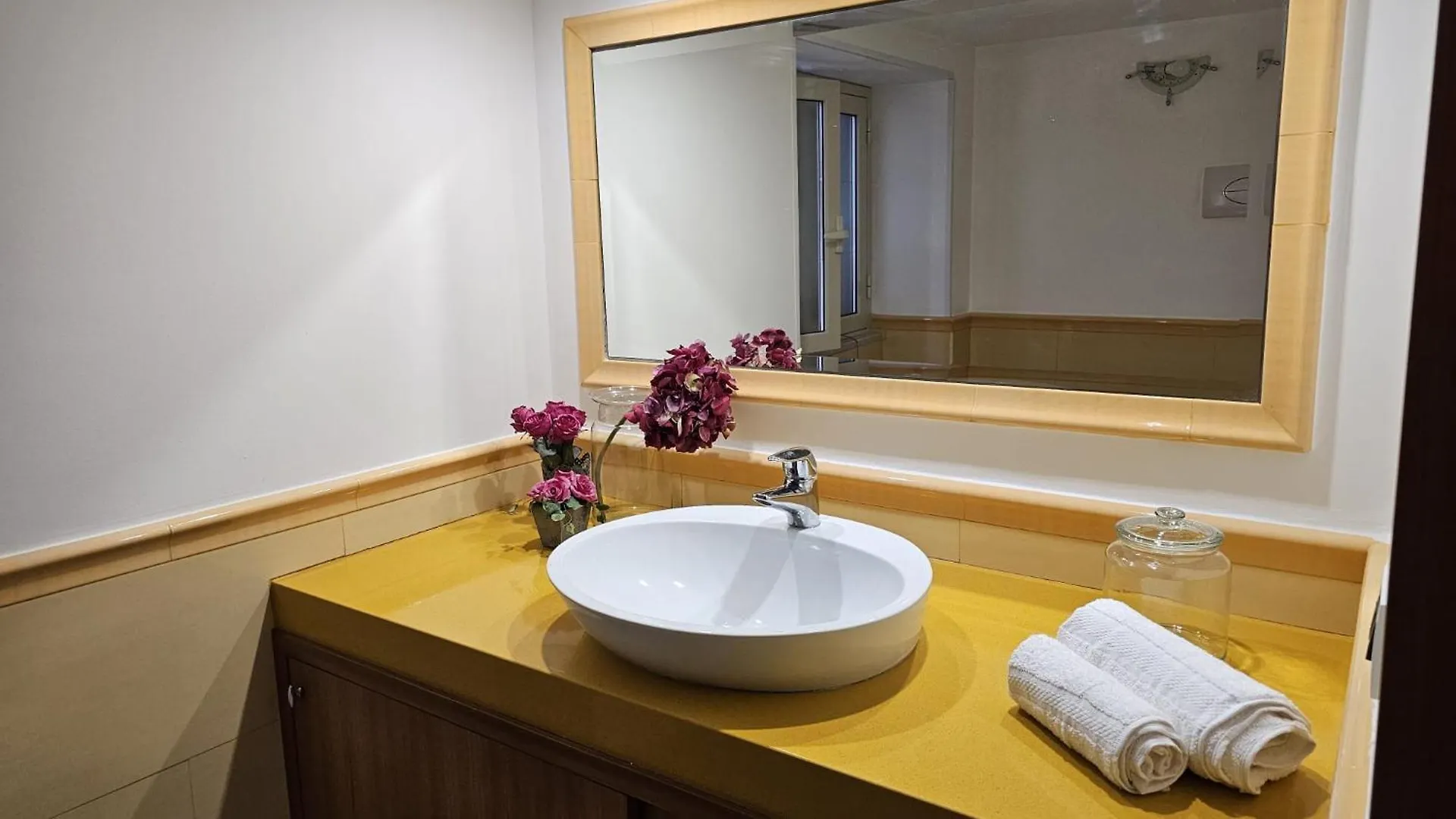 Skyhouse Apartment Palermo 0*,